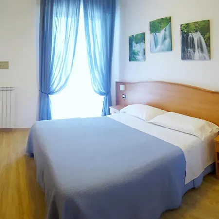 Mare Blu -- Boutique 皮内托