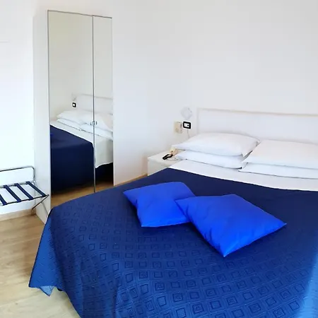 Mare Blu -- Boutique Pineto