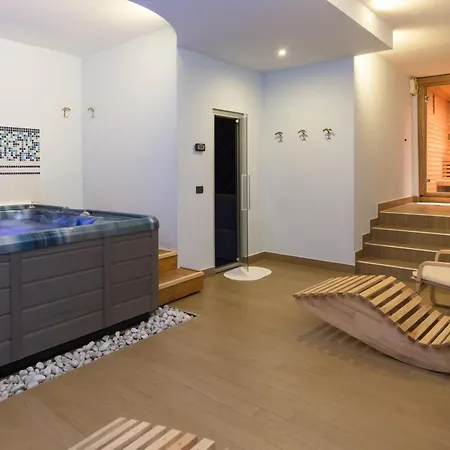 Mare Blu -- Boutique 3* Pineto