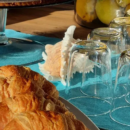 Mare Blu -- Boutique Pineto