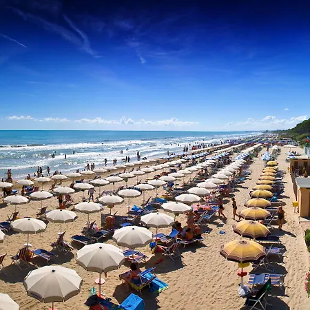 Mare Blu -- Boutique Pineto