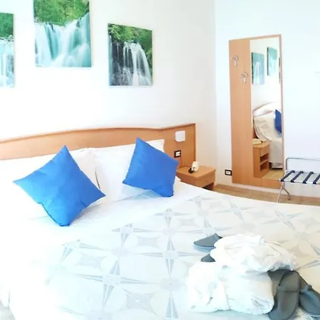 Otel Hotel Mare Blu - Bed & Breakfast Pineto