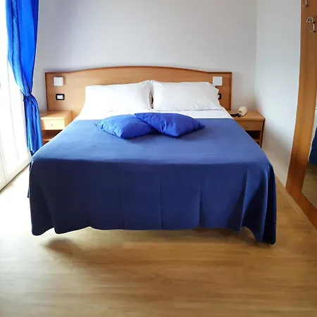 Mare Blu -- Boutique 3* Pineto