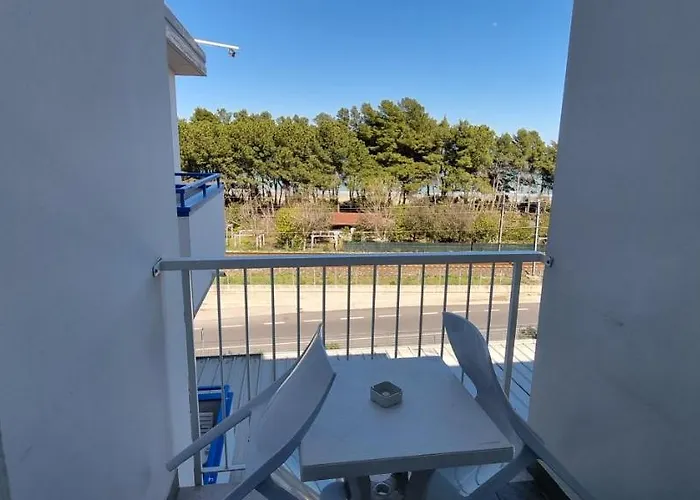 Mare Blu -- Boutique