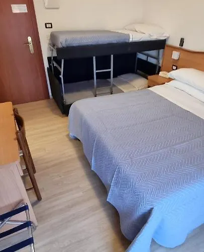 Mare Blu -- Boutique 3* Pineto