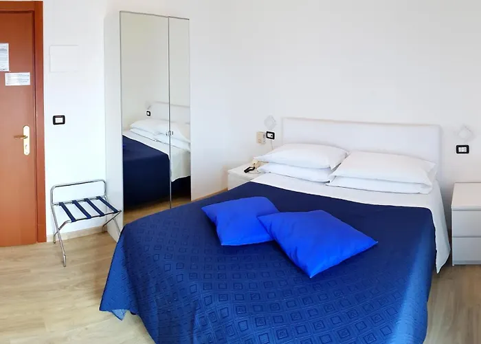 Mare Blu -- Boutique Пинето